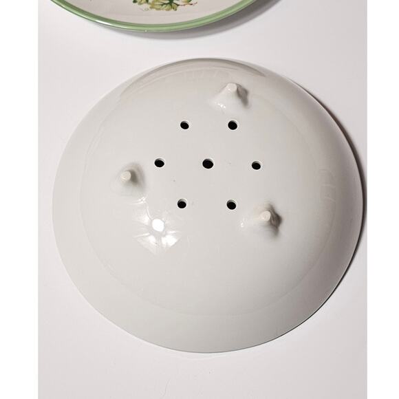 1940s Bohemia Porcelain Fruit Colander Painted Grapes Made in Czechoslovakia - Picture 2 of 9